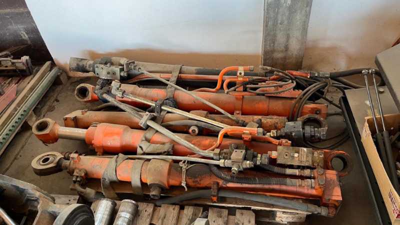 OmecoHub - FIAT HITACHI EX135